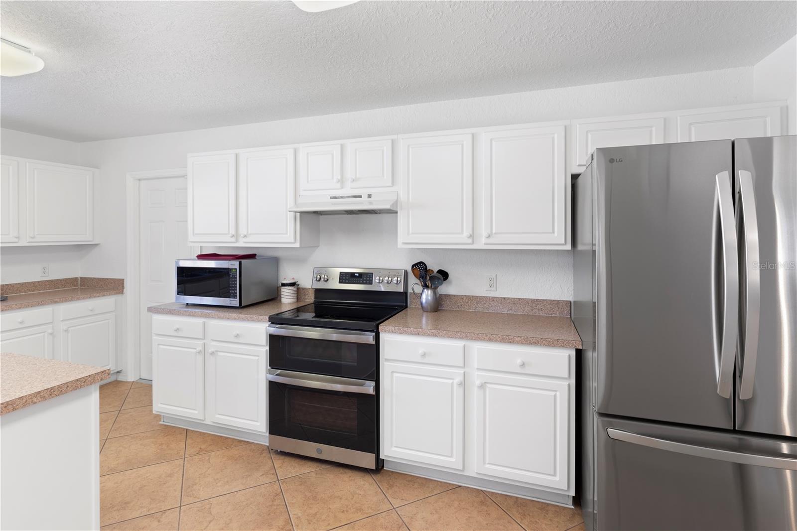 Image 12 of 45 For 26467 Valparaiso Drive
