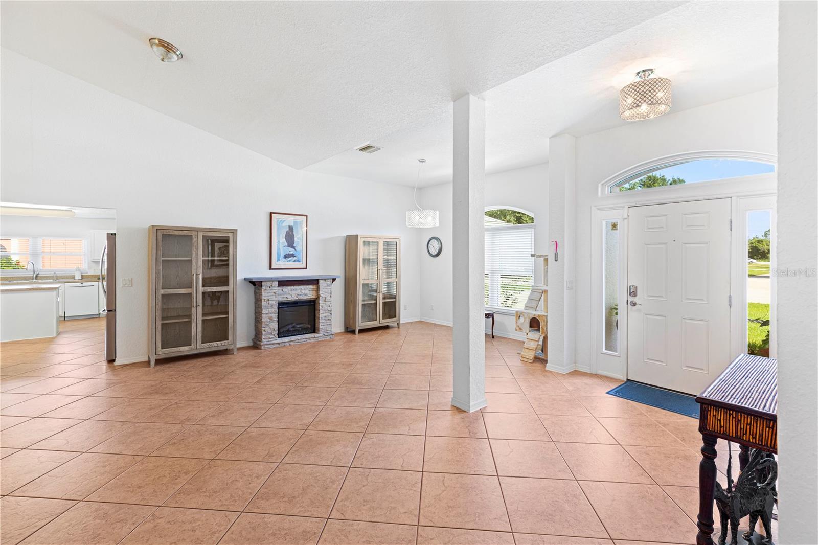 Image 4 of 45 For 26467 Valparaiso Drive