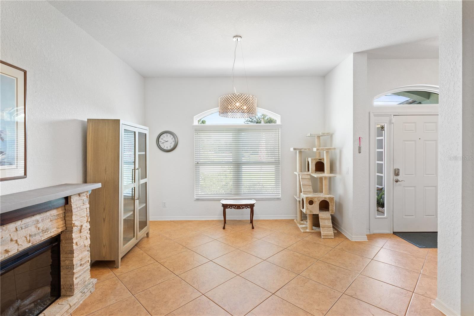 Image 5 of 45 For 26467 Valparaiso Drive