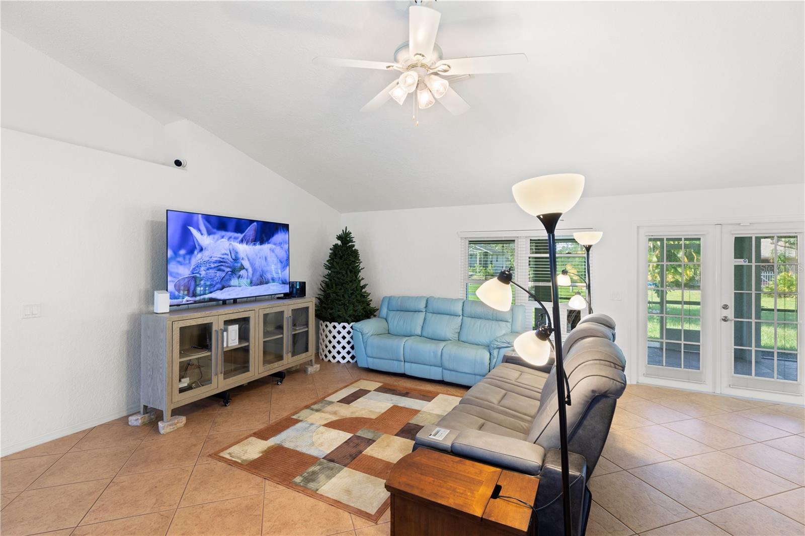 Image 7 of 45 For 26467 Valparaiso Drive