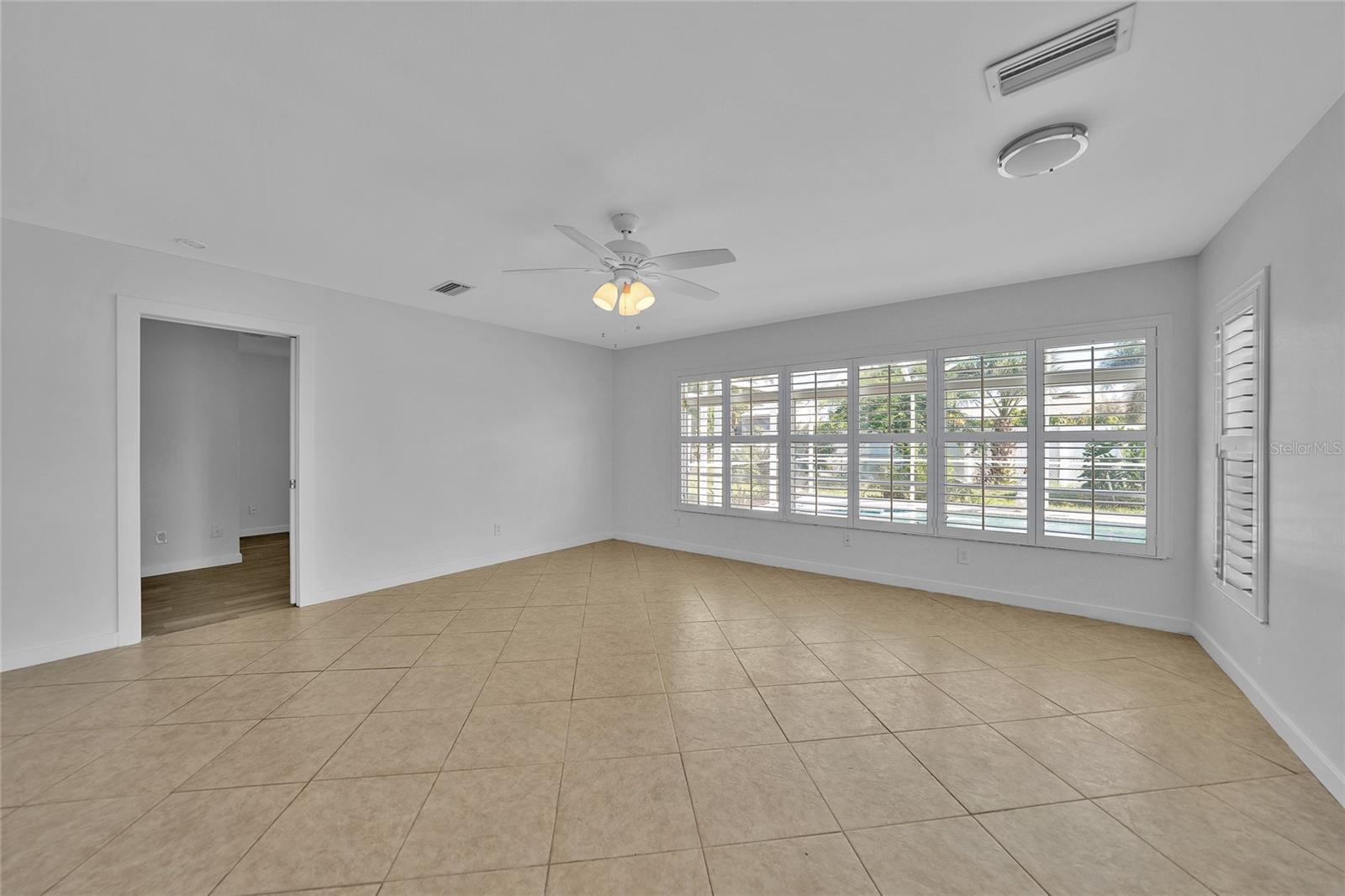 Image 10 of 29 For 460 Palm Creek Drive