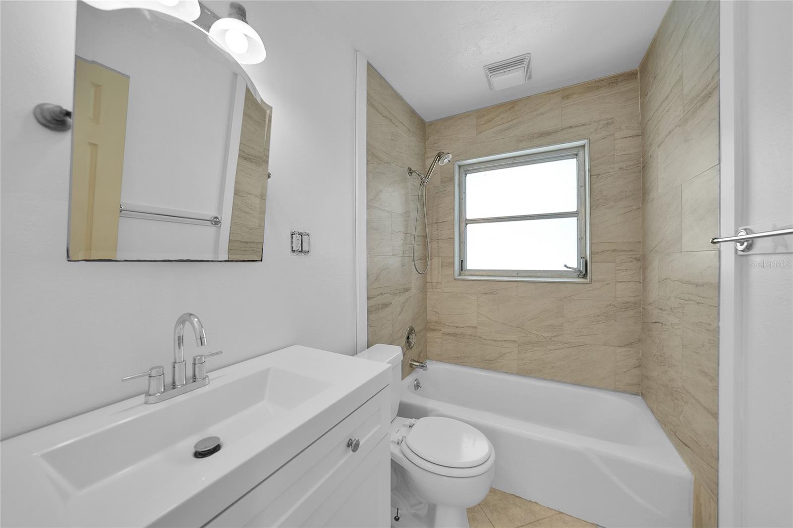 Image 20 of 29 For 460 Palm Creek Drive