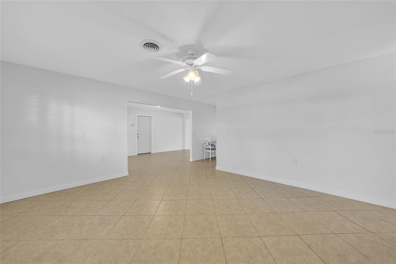 Image 5 of 29 For 460 Palm Creek Drive