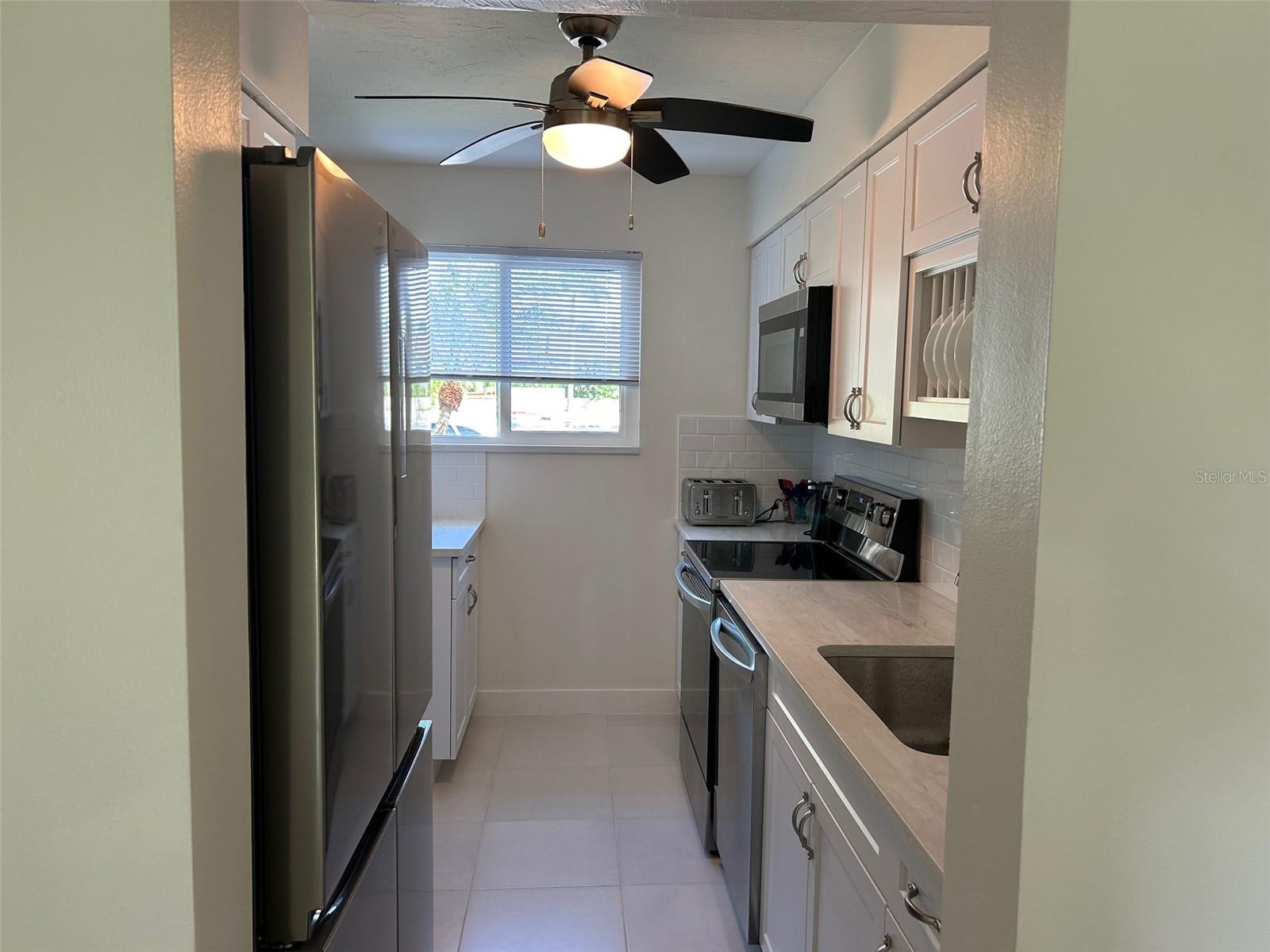 Image 11 of 62 For 1020 Marion Avenue 42