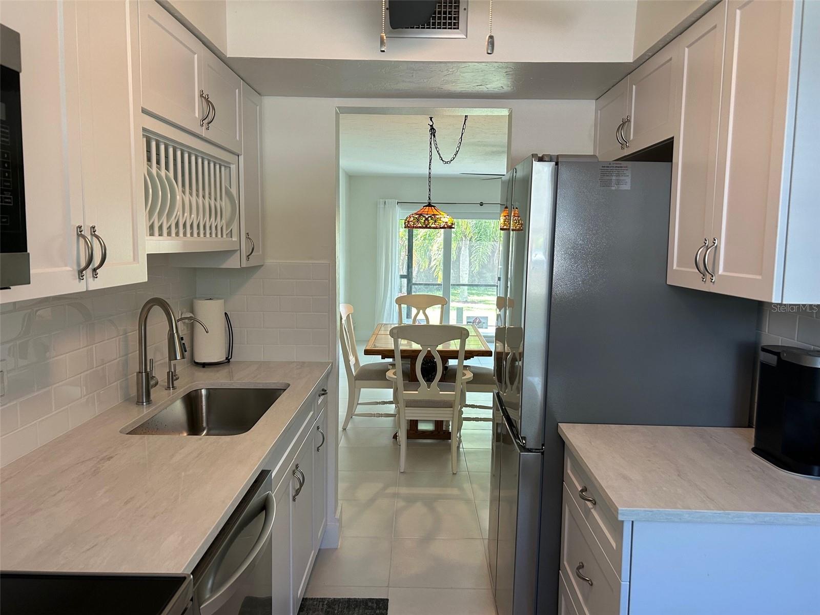 Image 12 of 62 For 1020 Marion Avenue 42