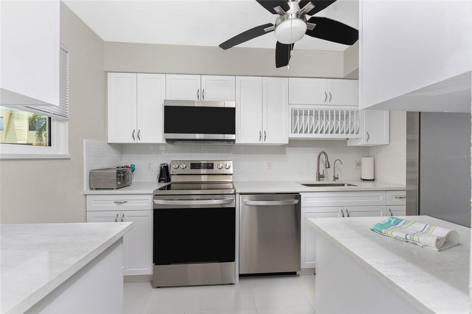 Image 22 of 62 For 1020 Marion Avenue 42