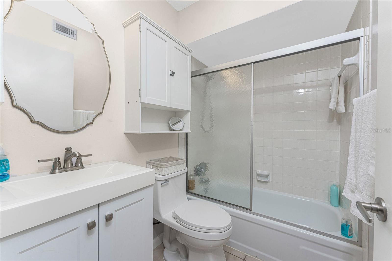 Image 26 of 62 For 1020 Marion Avenue 42