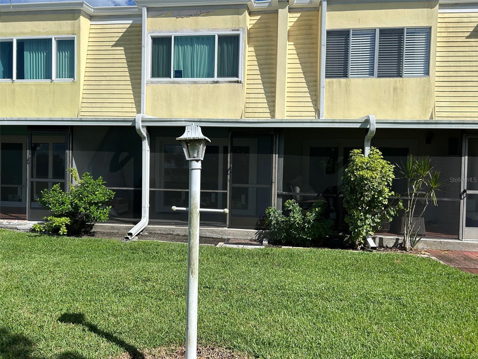 Image 3 of 62 For 1020 Marion Avenue 42