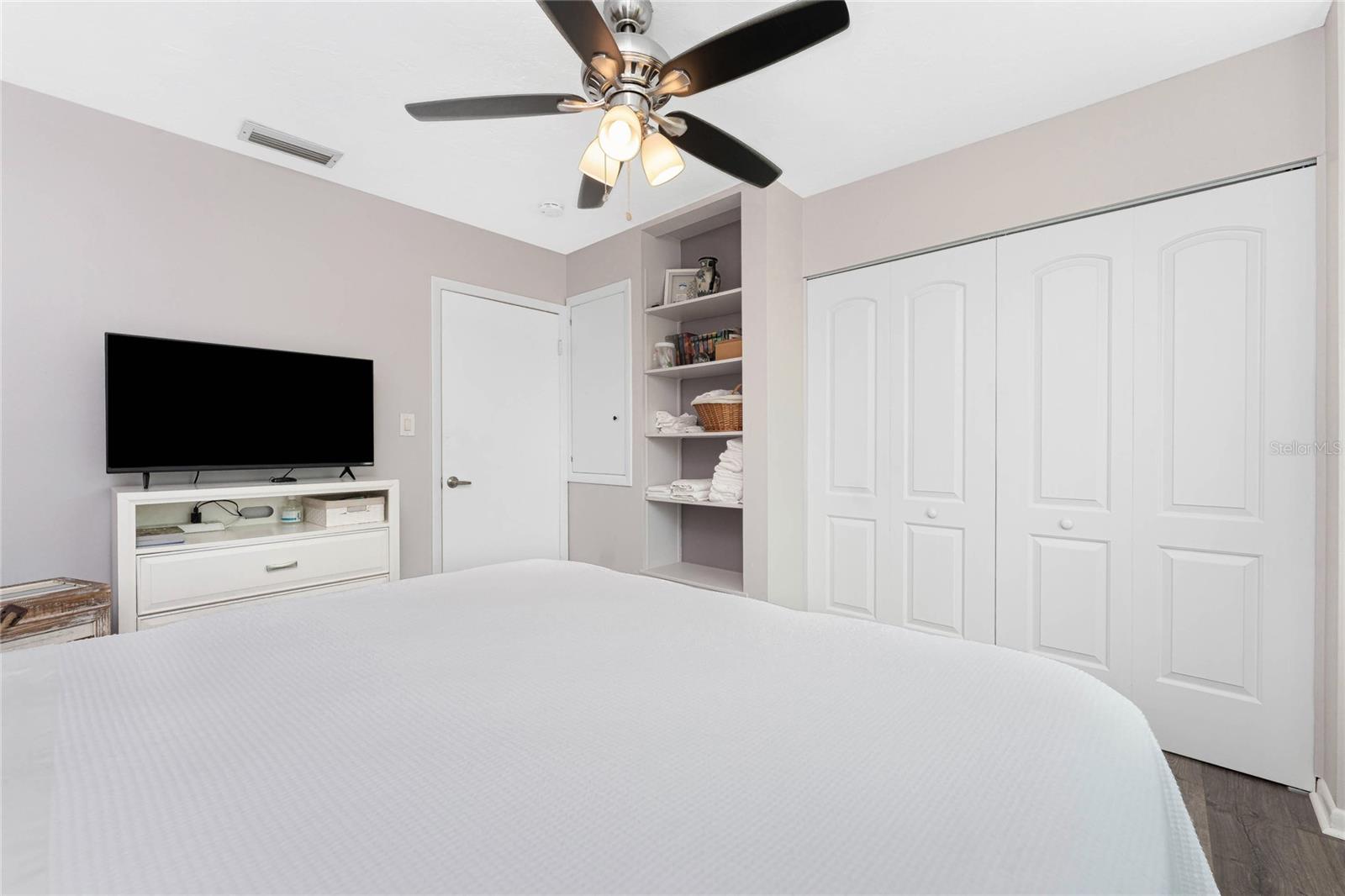 Image 30 of 62 For 1020 Marion Avenue 42