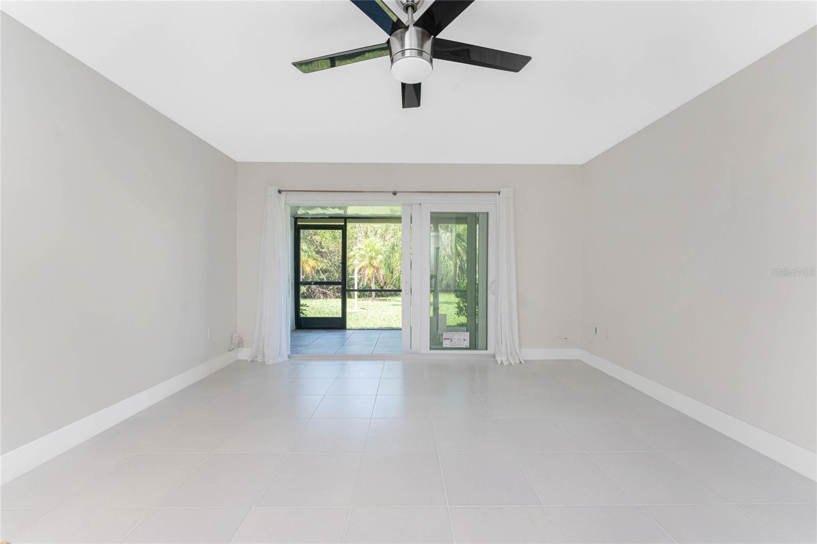 Image 33 of 62 For 1020 Marion Avenue 42