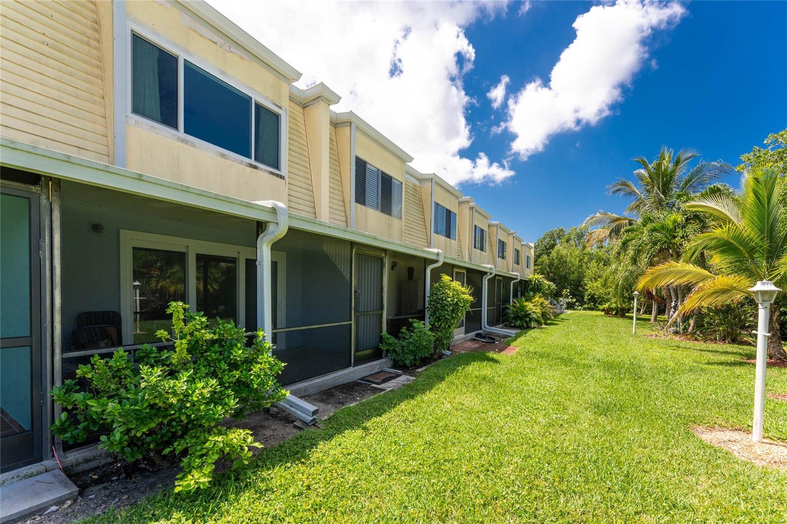 Image 41 of 62 For 1020 Marion Avenue 42