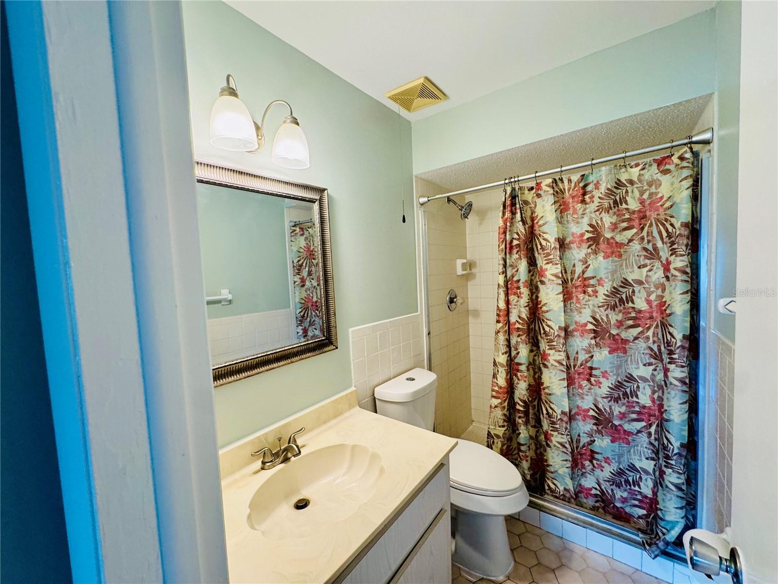 Image 15 of 25 For 21150 Gertrude Avenue 4