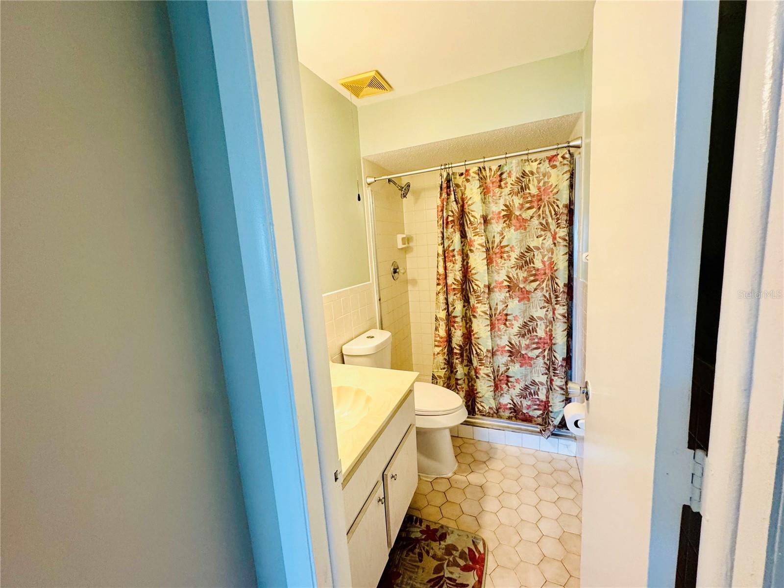 Image 16 of 25 For 21150 Gertrude Avenue 4