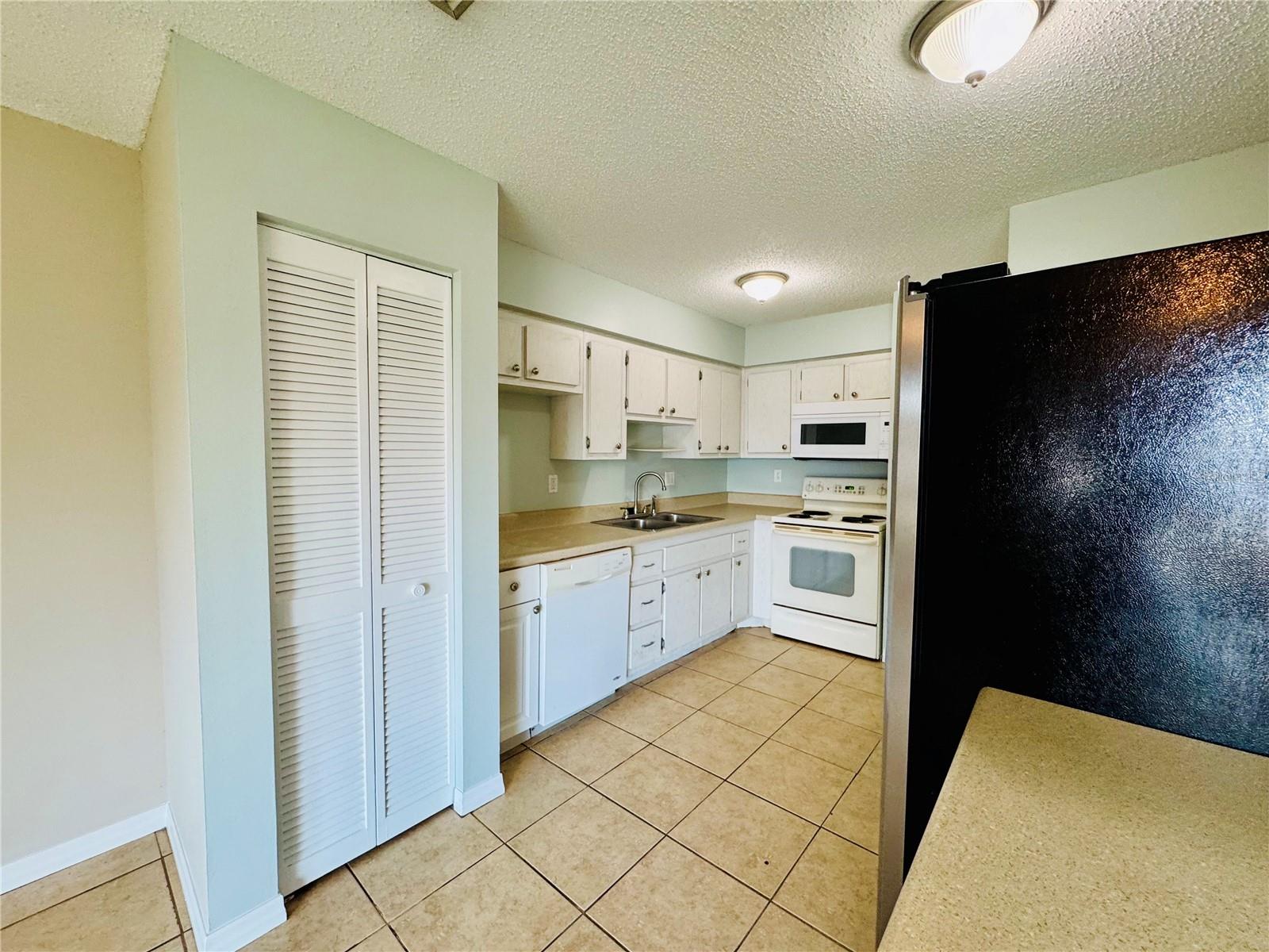 Image 6 of 25 For 21150 Gertrude Avenue 4