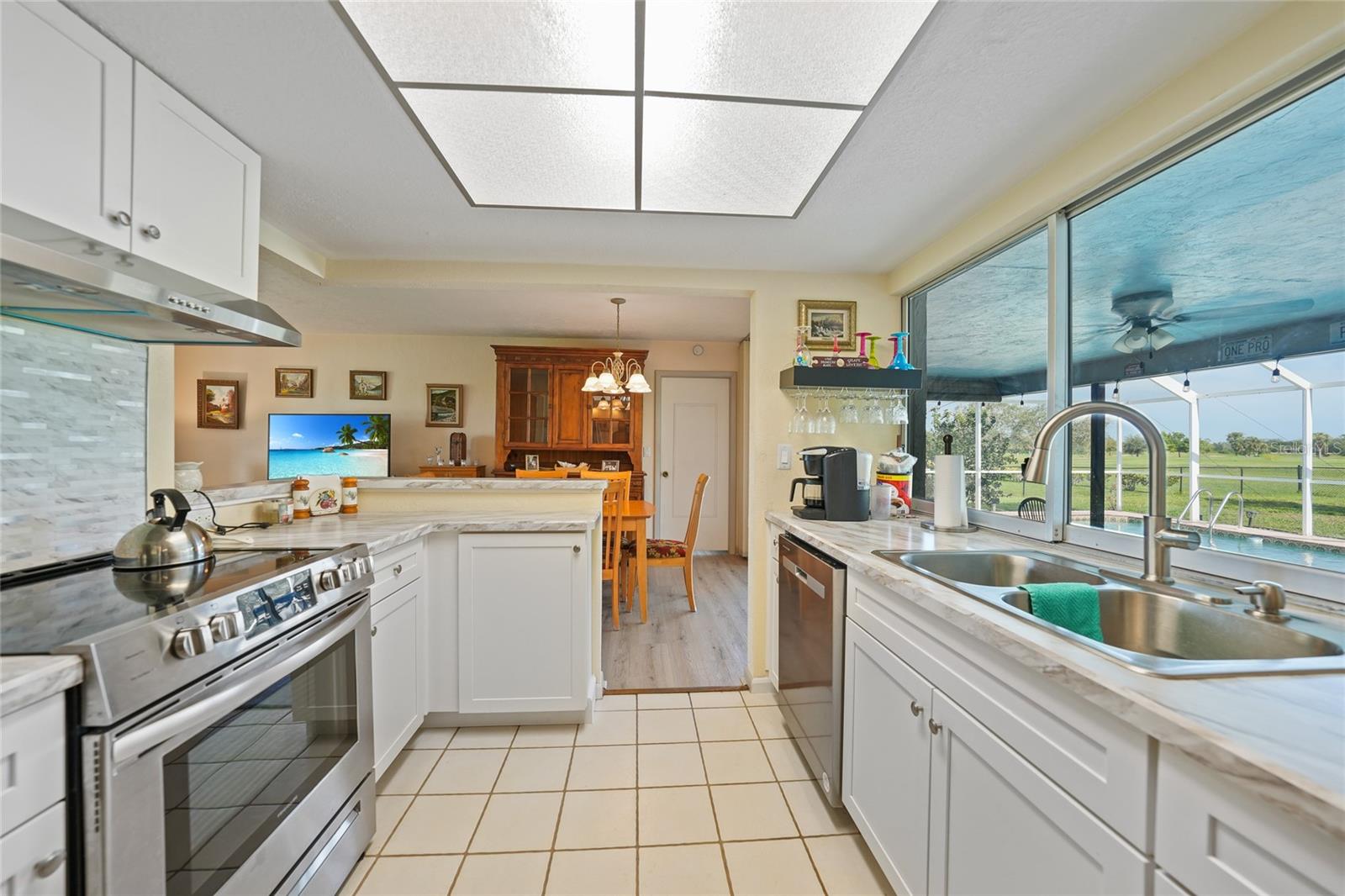 Image 10 of 39 For 8200 Sunnybreeze Road