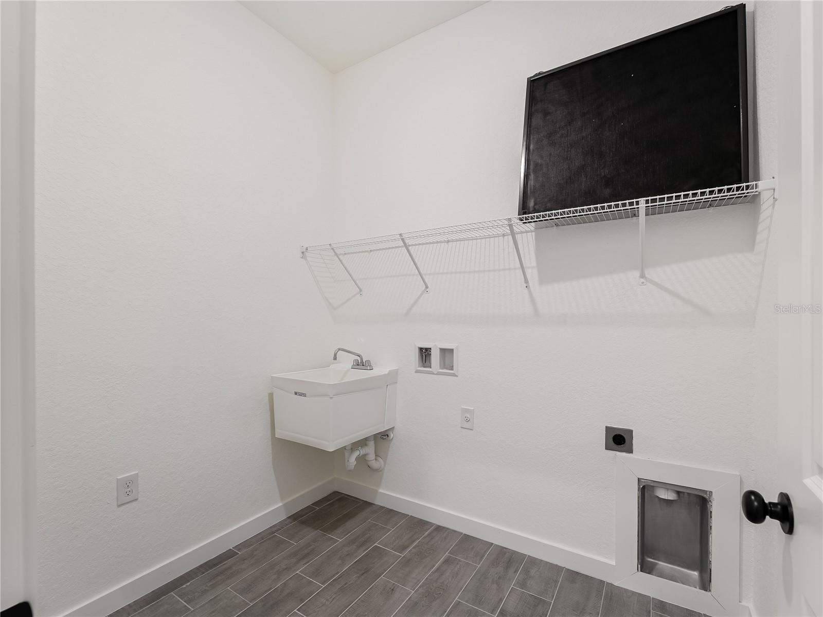 Image 32 of 60 For 1493 Narramore Street