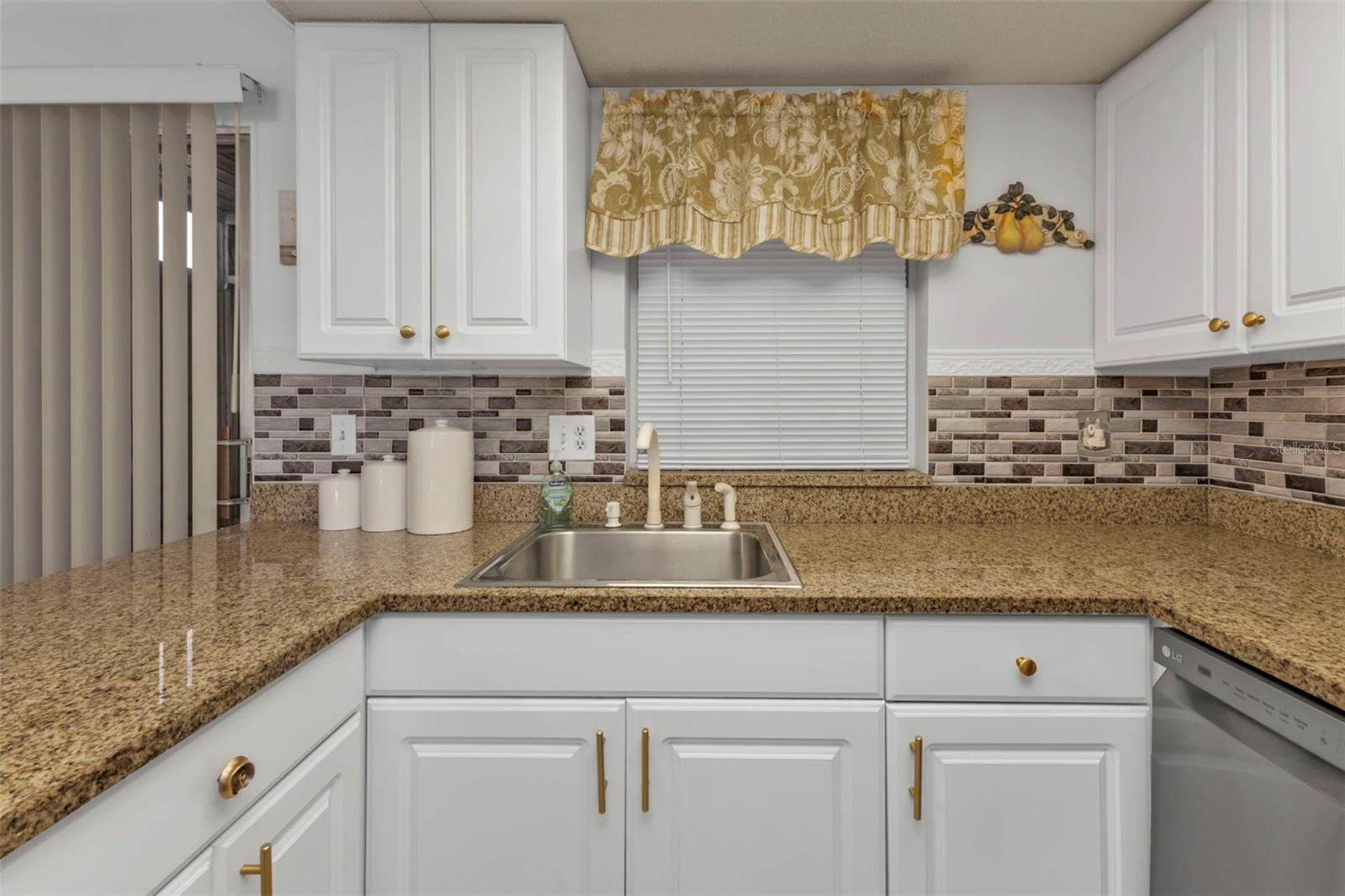 Image 11 of 35 For 4158 Tamiami Trail E5