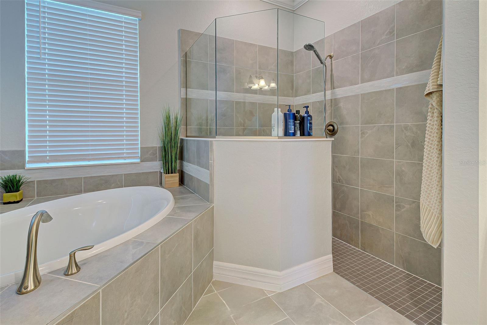 Image 17 of 41 For 15240 Spanish Point Drive