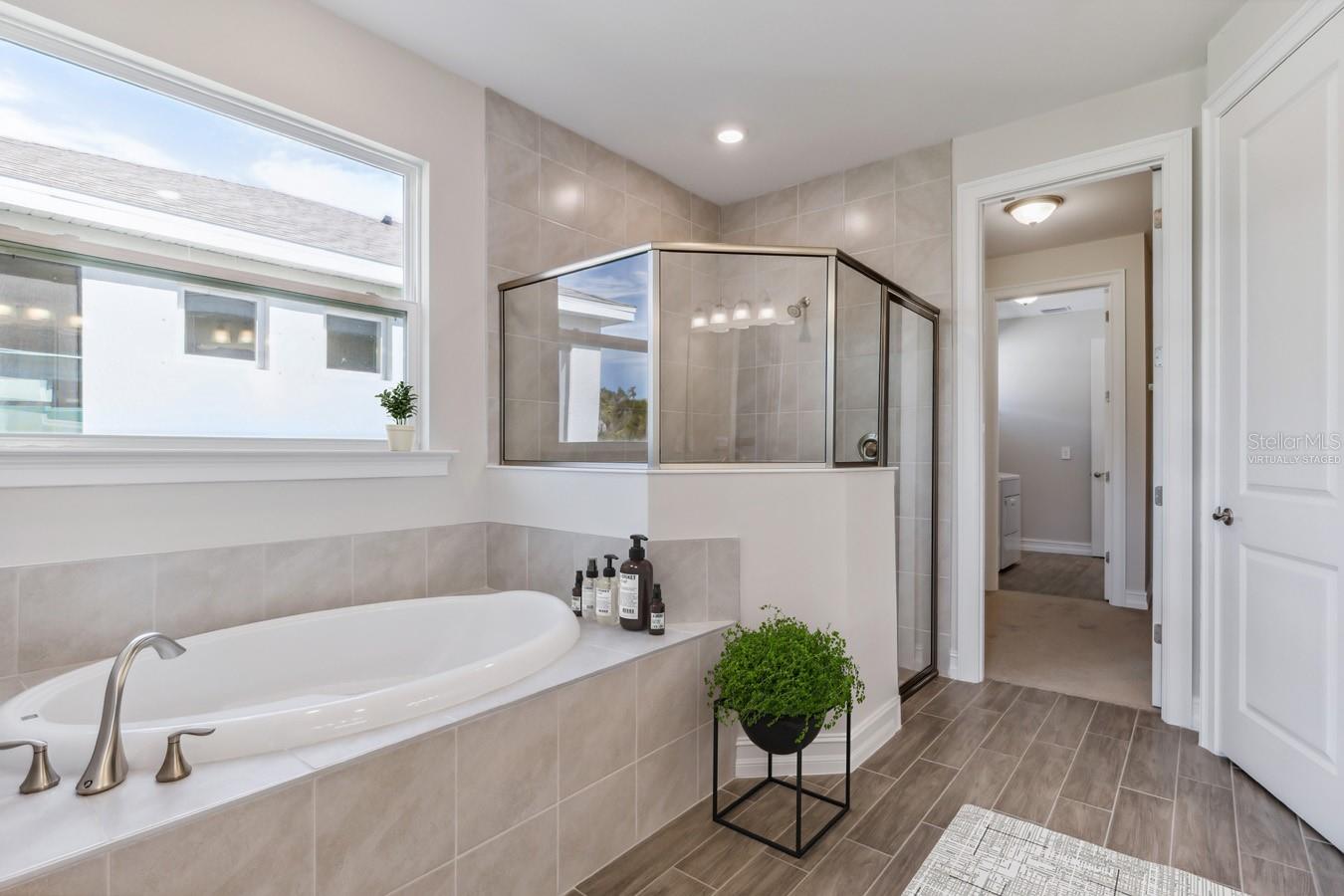 Image 4 of 36 For 16008 Crofton Springs Way