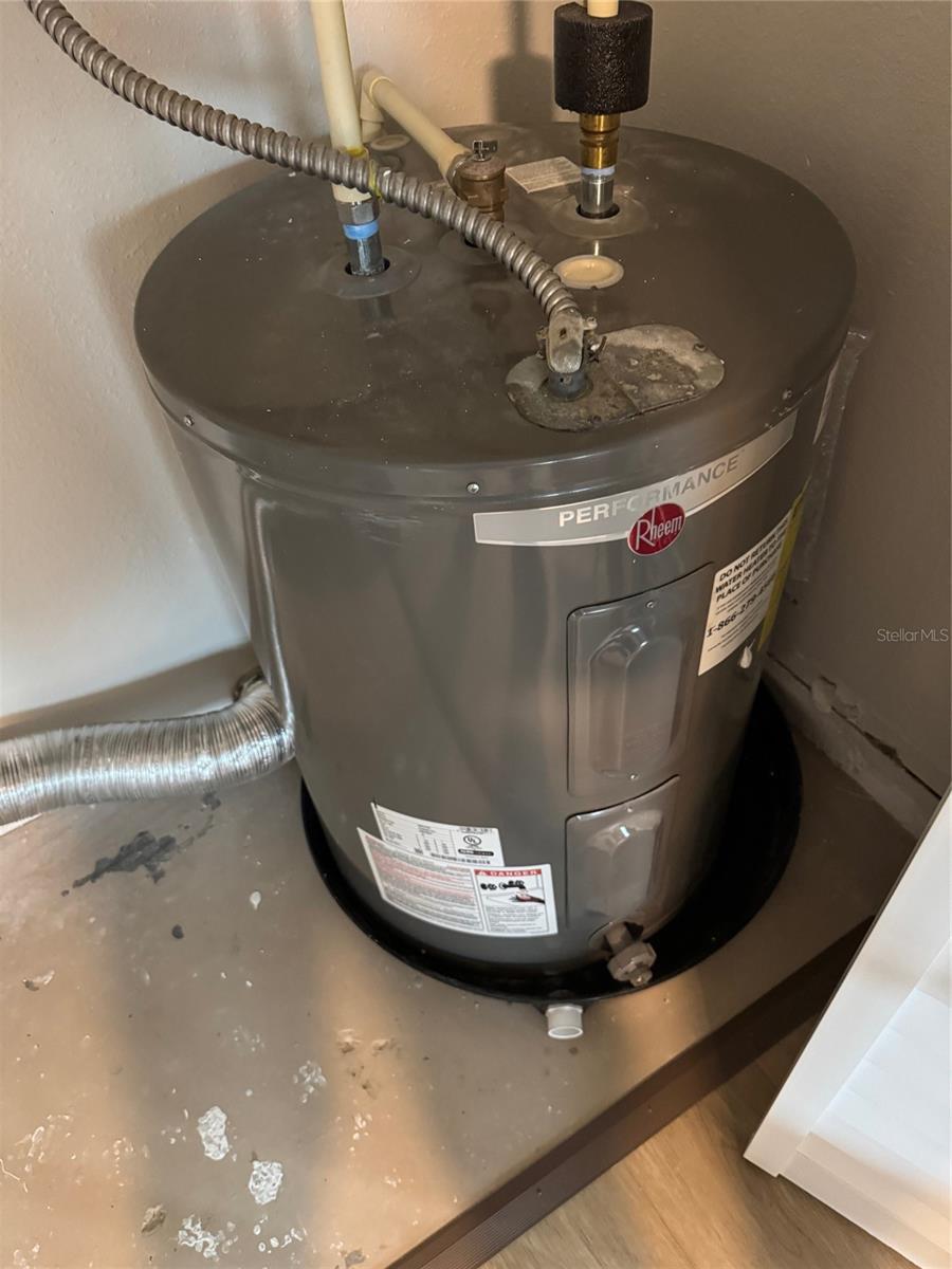 Image 42 of 44 For 972 Ponderosa Road