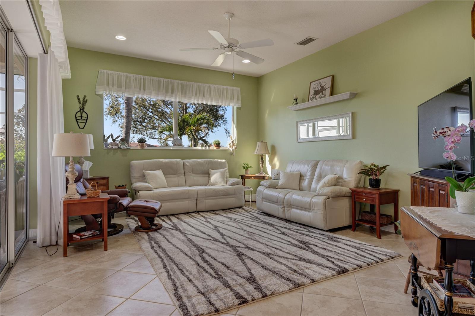 Image 19 of 48 For 8899 Eagle Bay Court