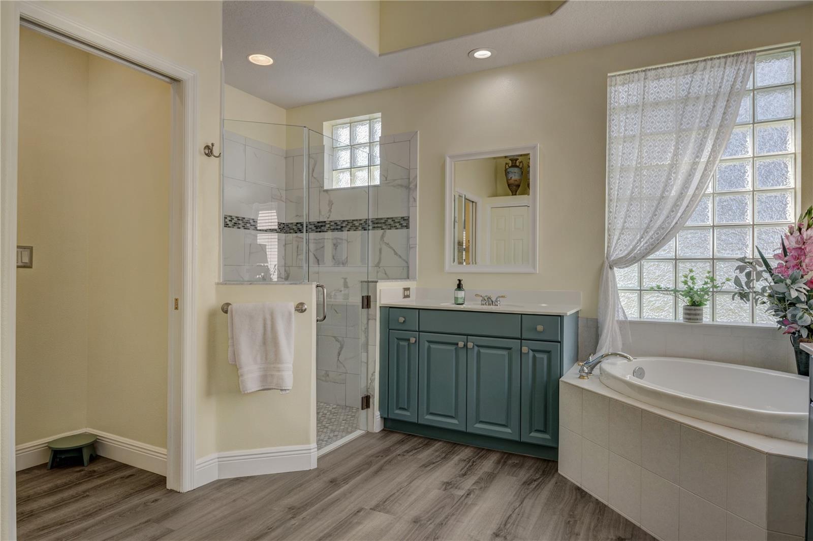 Image 24 of 48 For 8899 Eagle Bay Court