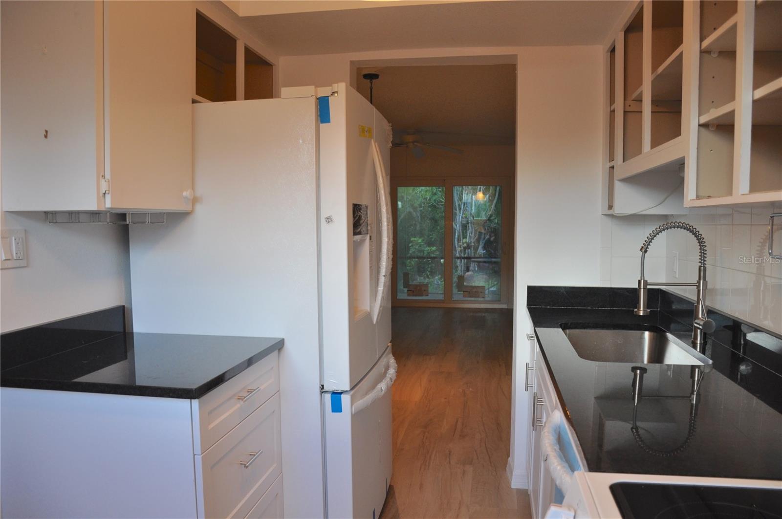 Image 6 of 28 For 1020 Marion Avenue 50