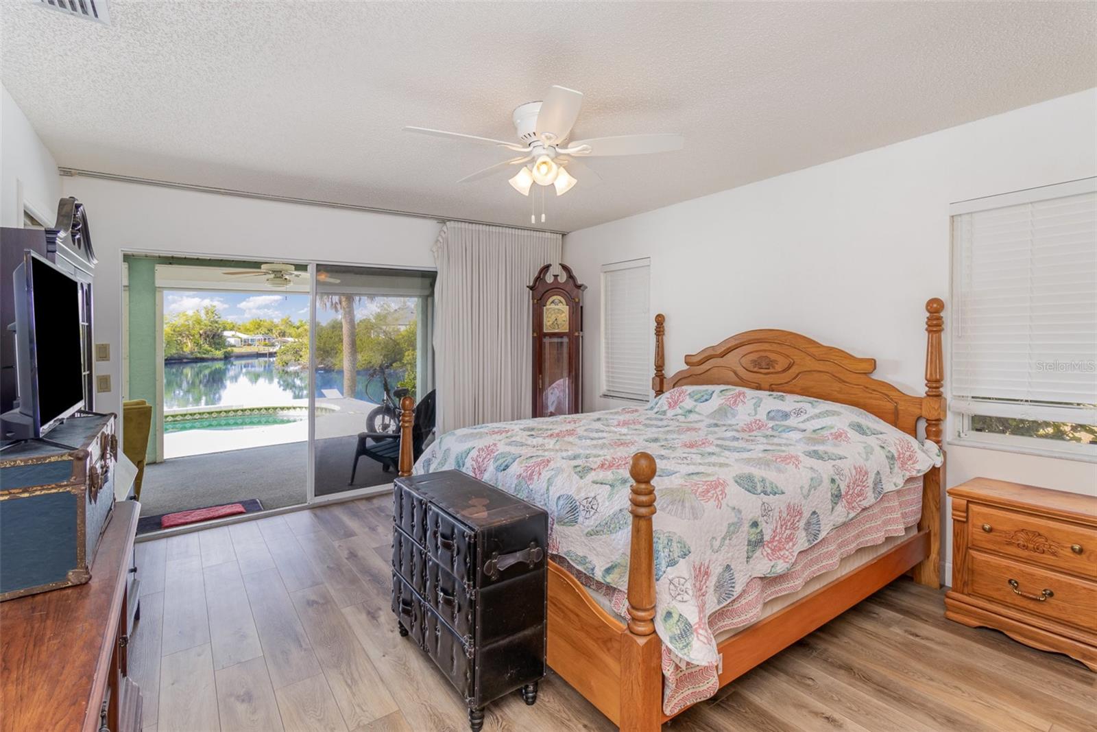 Image 13 of 26 For 535 Ramblewood Street