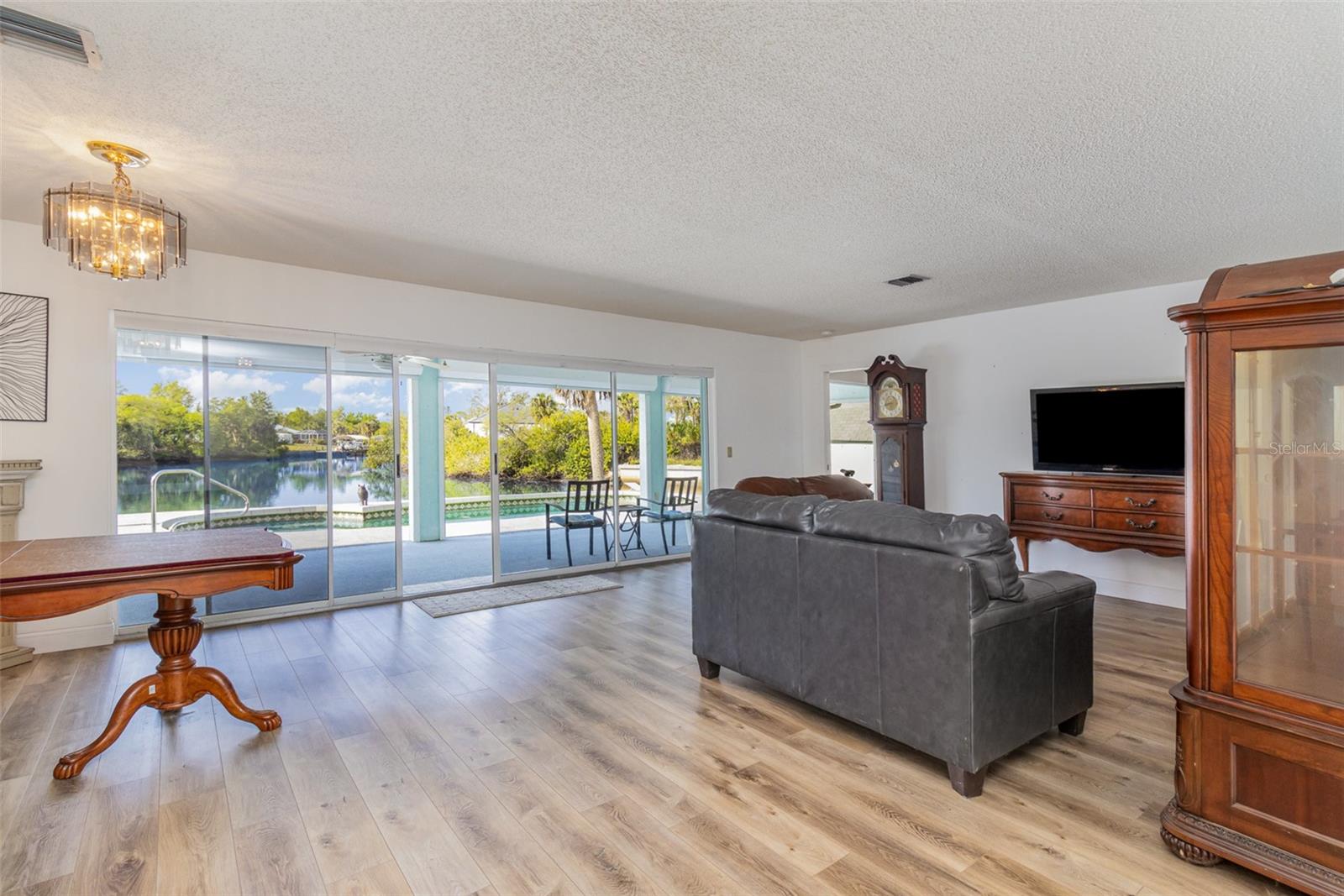 Image 3 of 26 For 535 Ramblewood Street