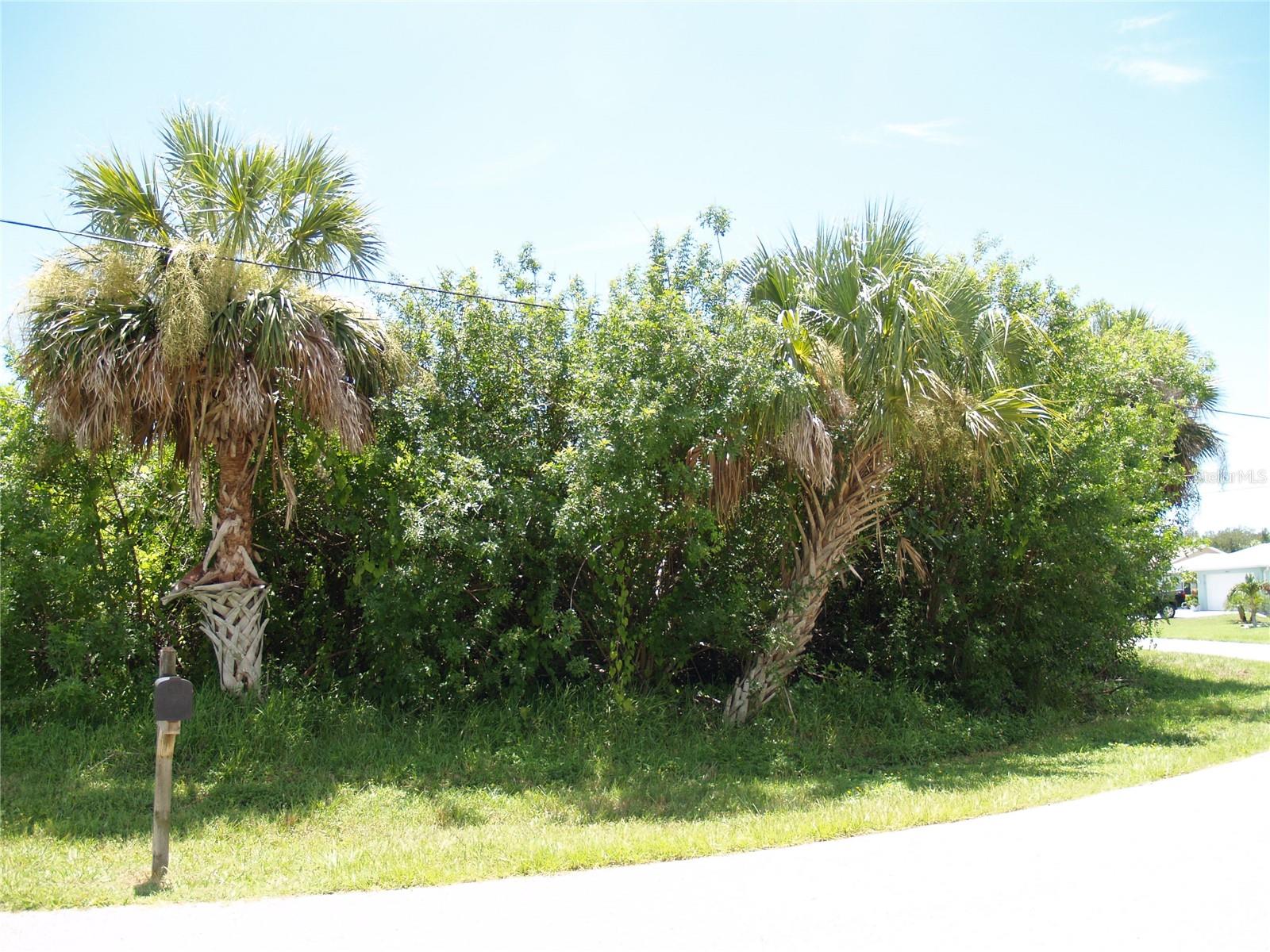 Image 3 of 18 For 18443 Briggs Circle