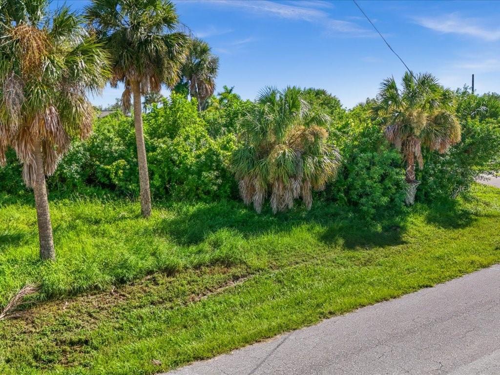 Image 5 of 18 For 18443 Briggs Circle