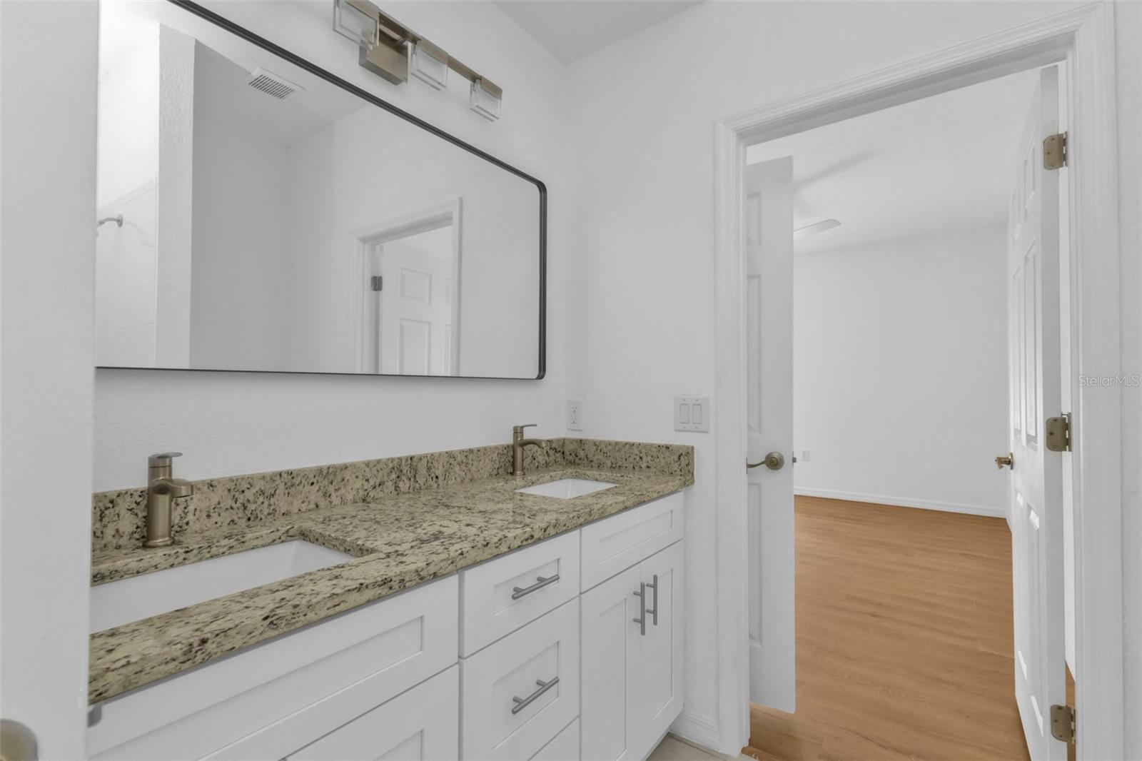 Image 13 of 36 For 24083 Buckingham Way