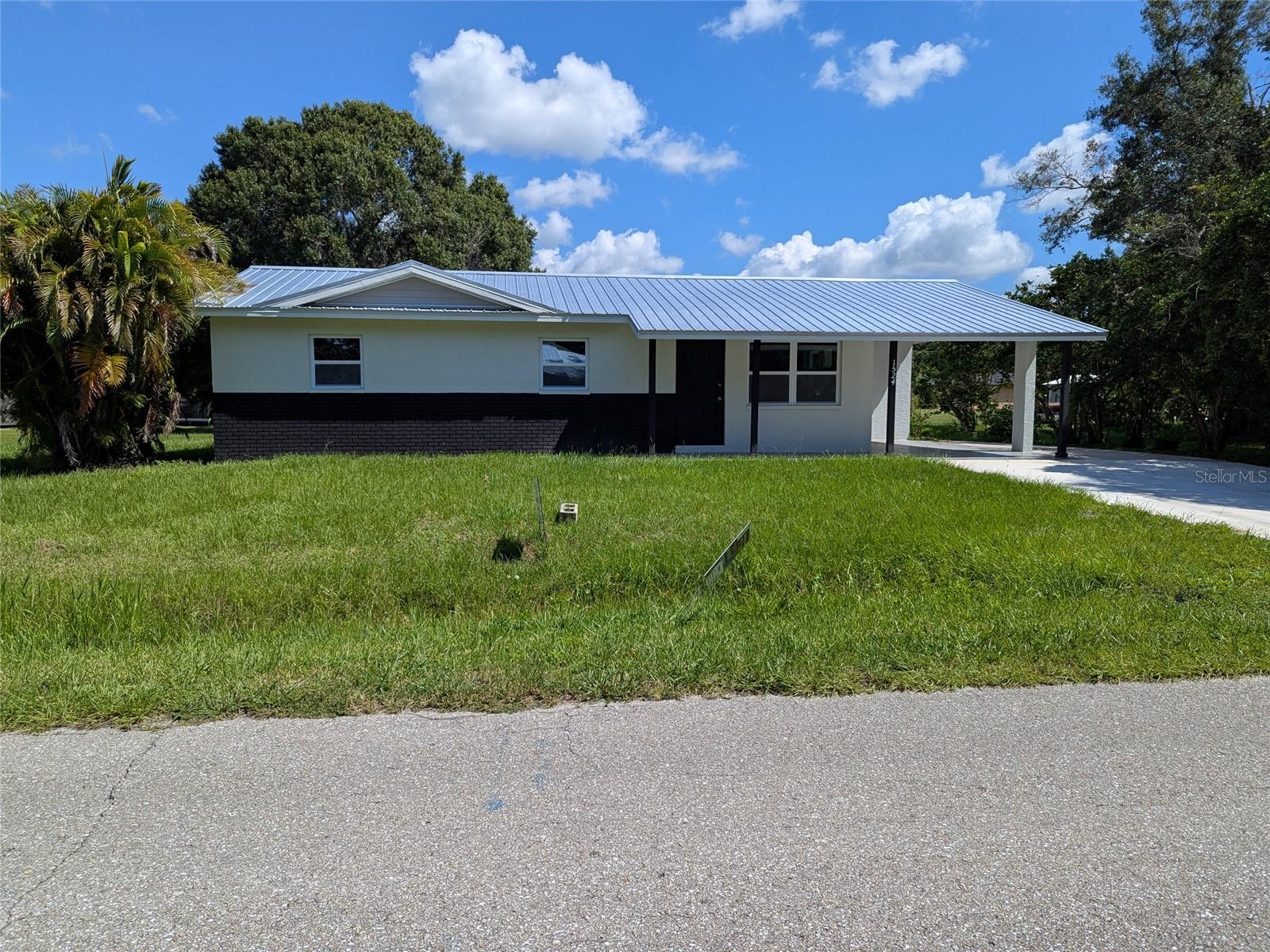 Image 2 of 53 For 1524 Maple Drive