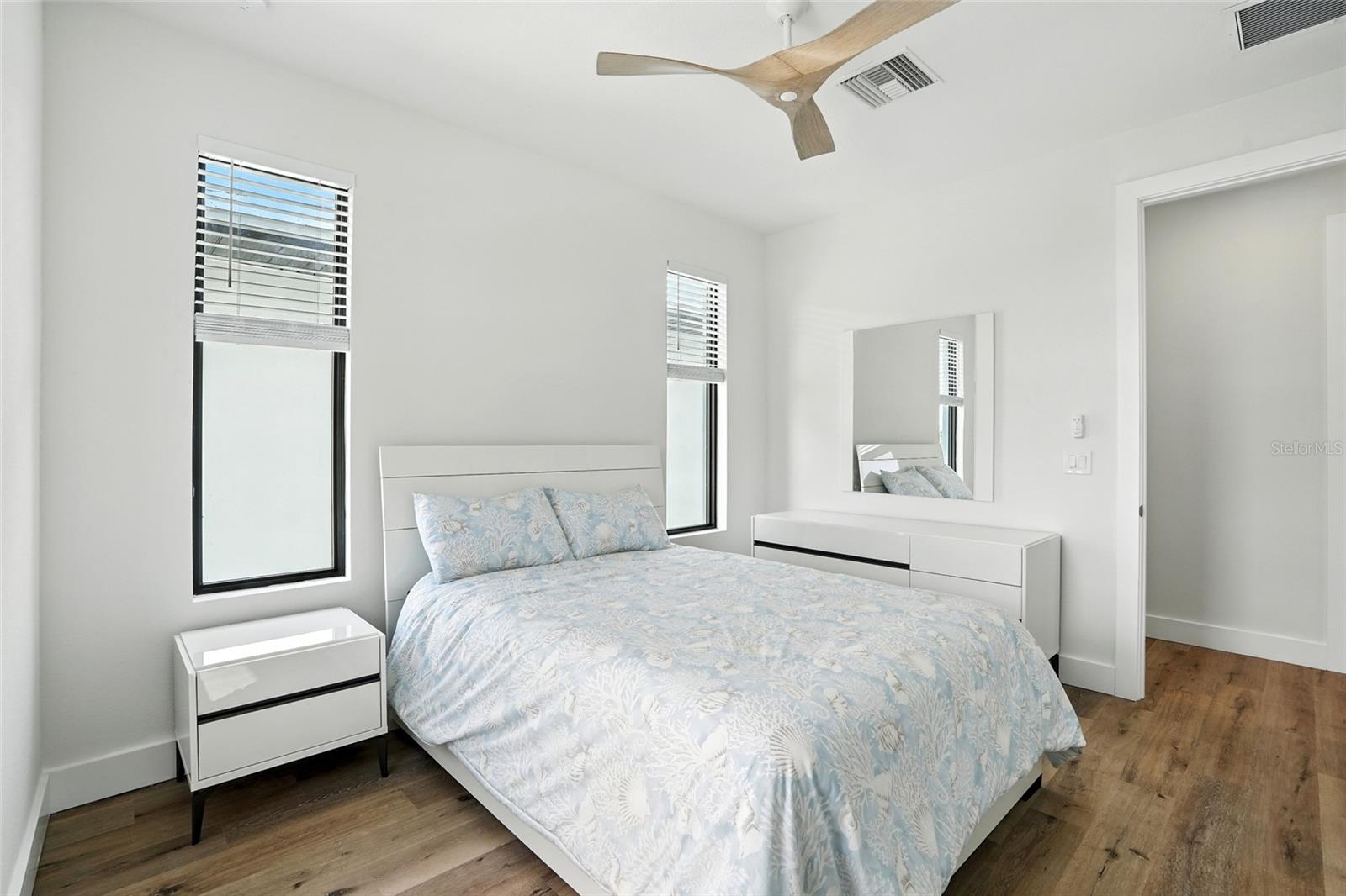 Image 30 of 47 For 900 Olympia Avenue
