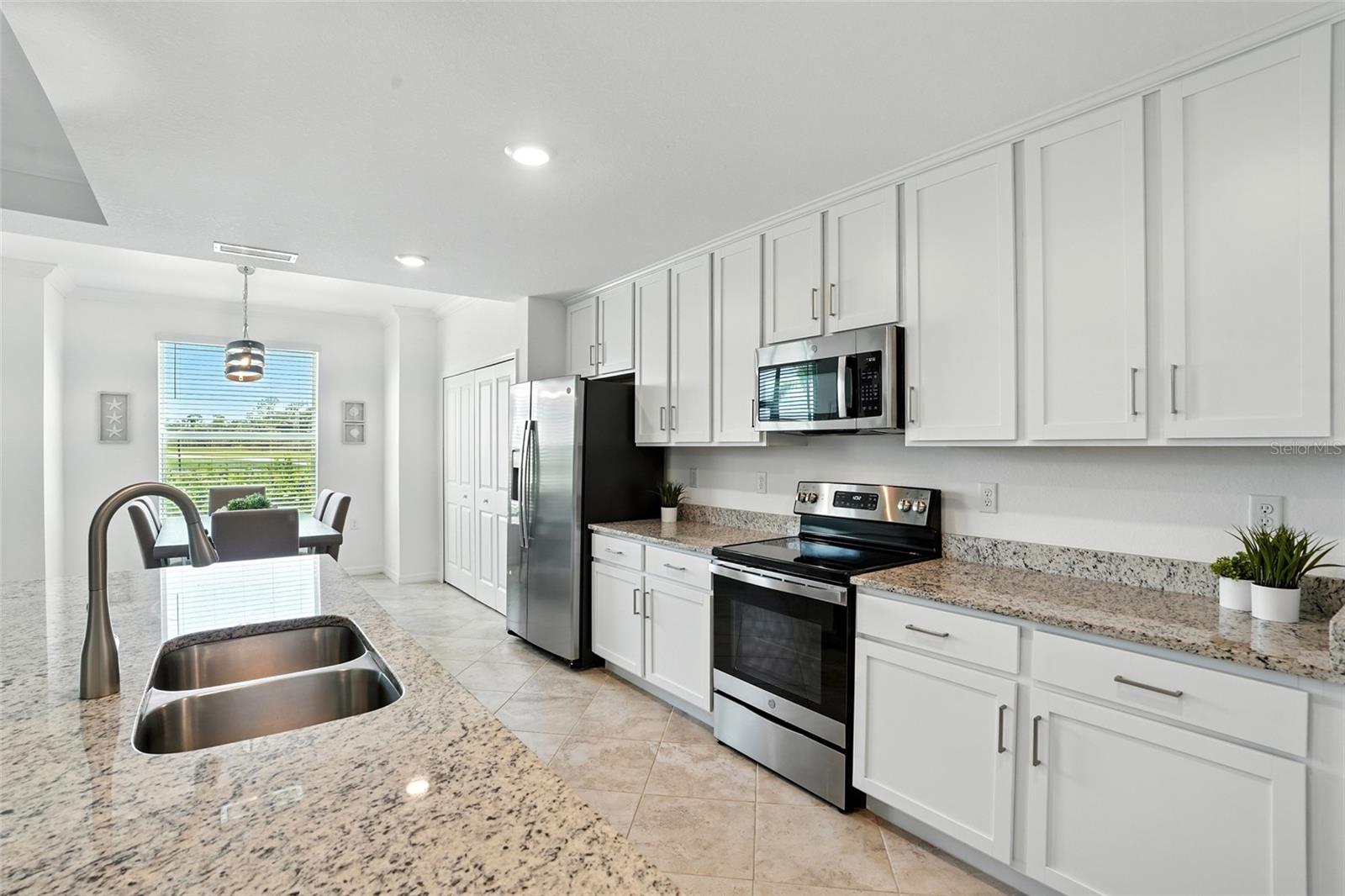 Image 11 of 62 For 14070 Heritage Landing Boulevard 413
