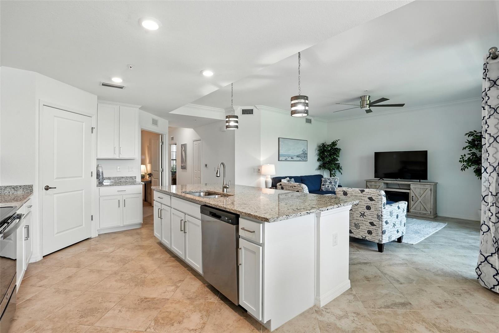 Image 9 of 62 For 14070 Heritage Landing Boulevard 413