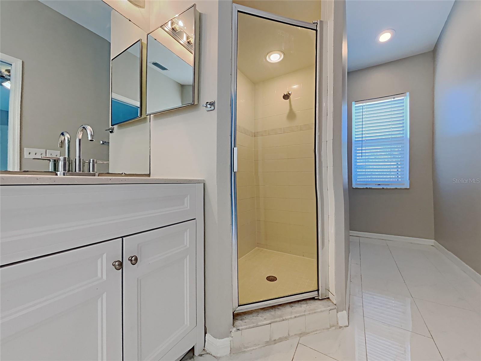 Listing photo id 10 for 10533 Juliano Drive