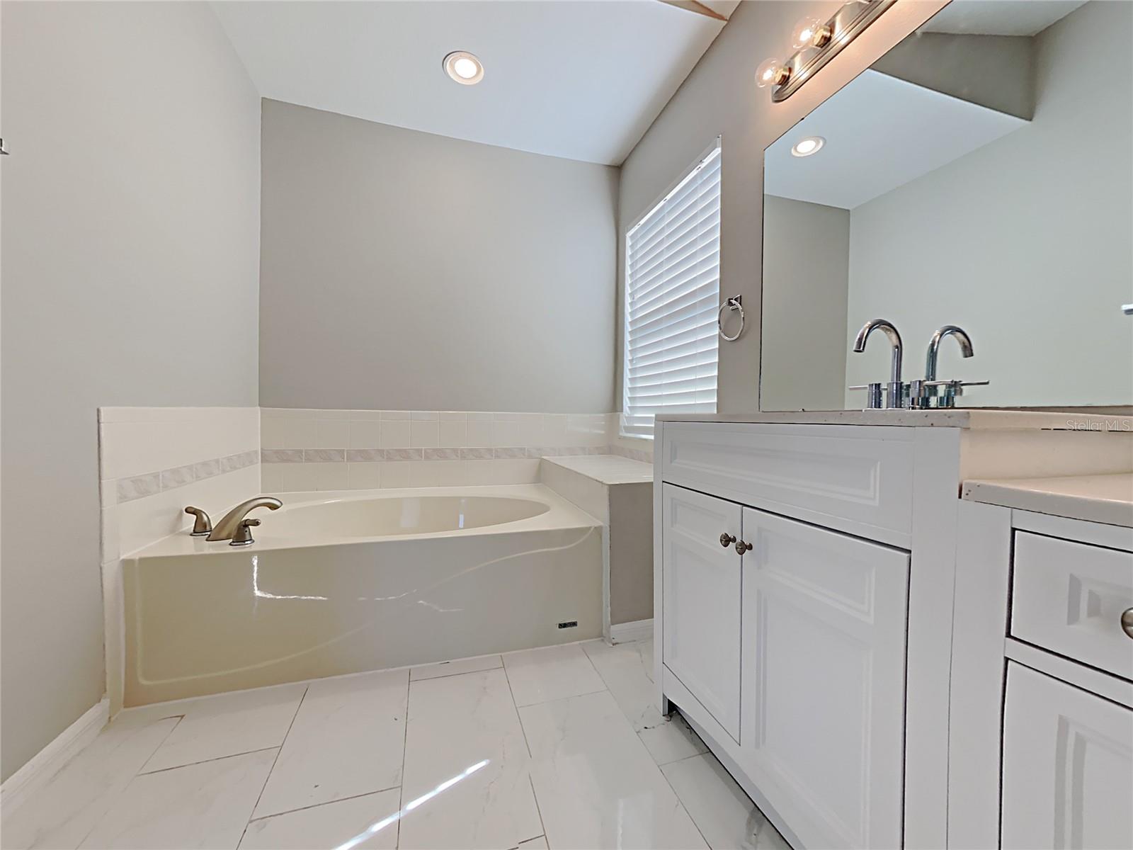 Listing photo id 11 for 10533 Juliano Drive