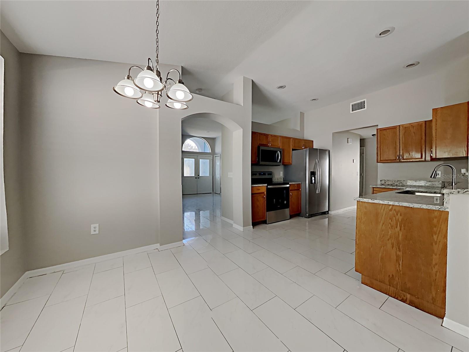 Listing photo id 2 for 10533 Juliano Drive