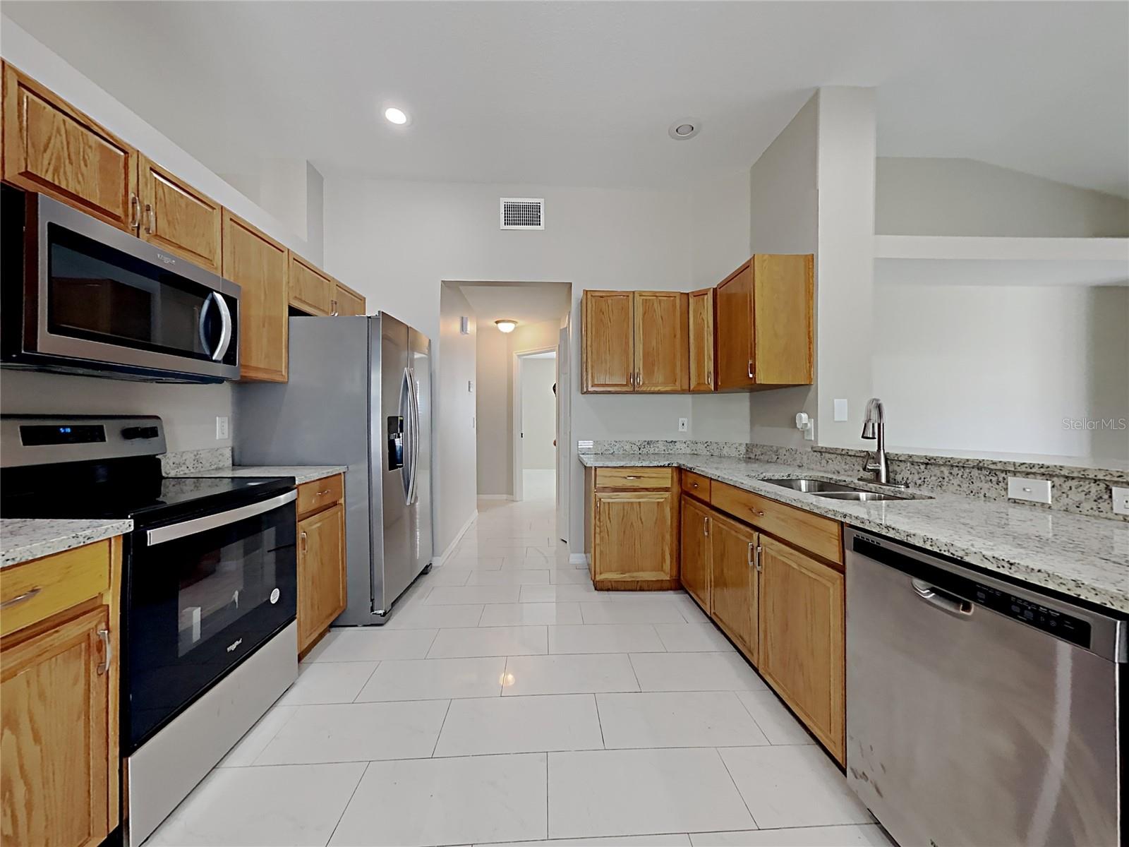 Listing photo id 3 for 10533 Juliano Drive