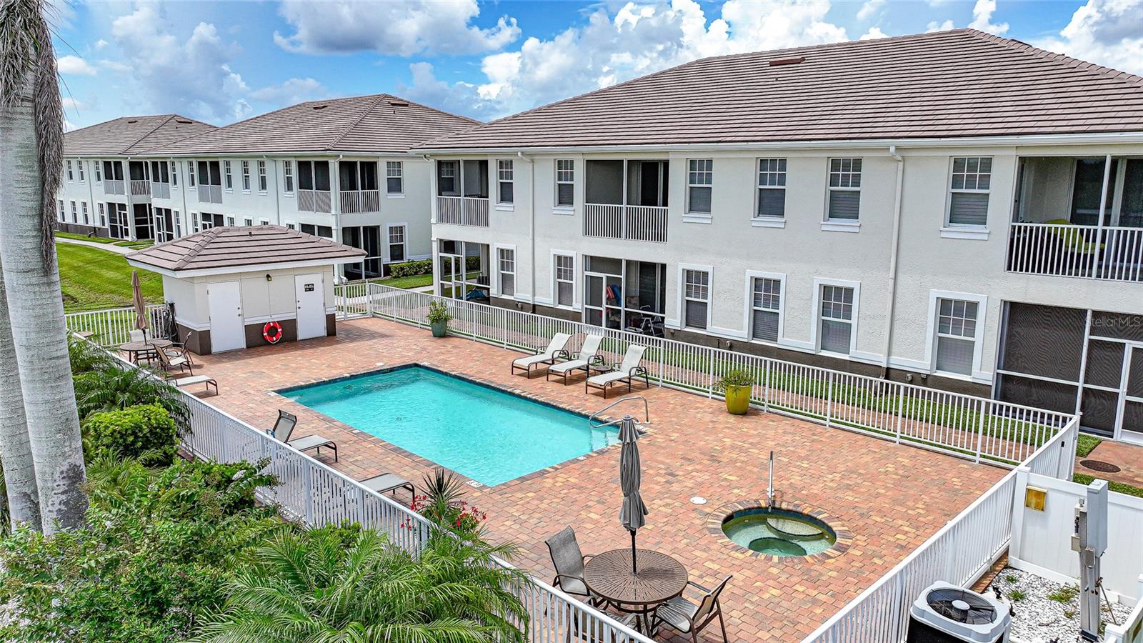 Image 2 of 33 For 17258 Acapulco Road 122