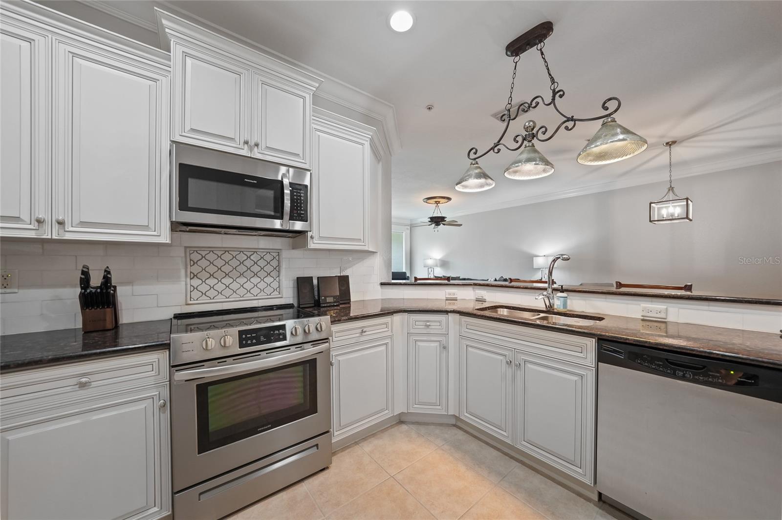 Image 9 of 33 For 17258 Acapulco Road 122
