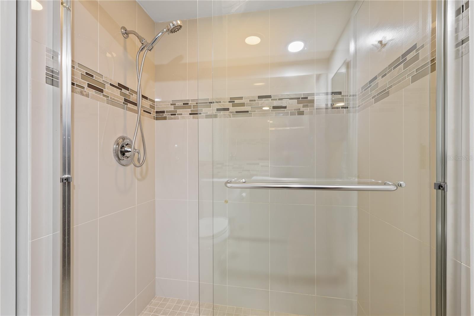 Image 12 of 44 For 5224 Cedarbend Drive 4