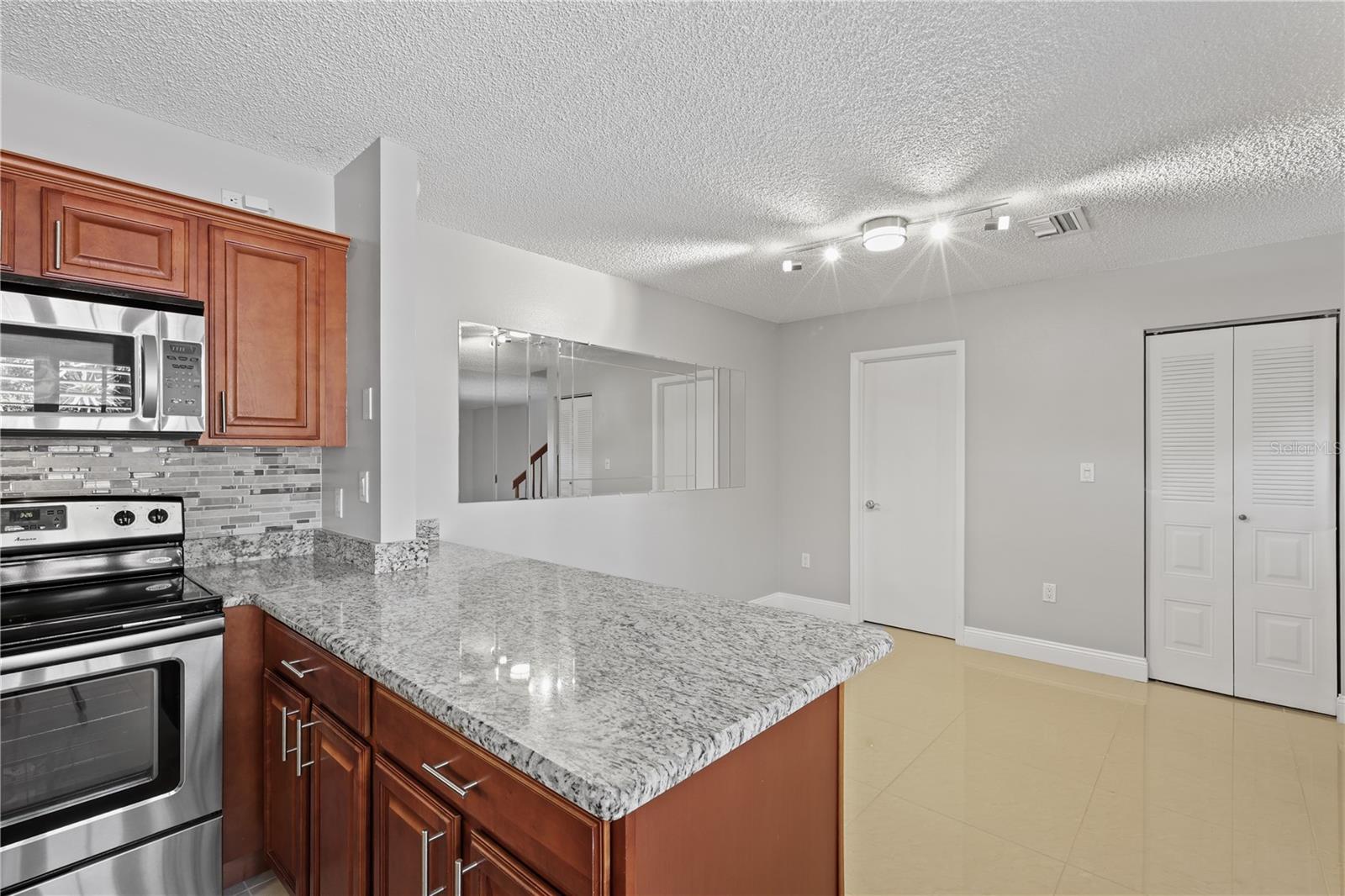 Image 21 of 44 For 5224 Cedarbend Drive 4
