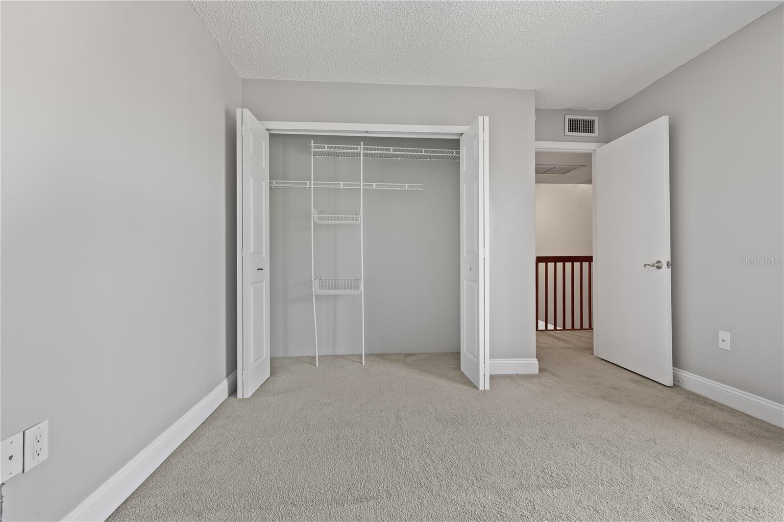 Image 32 of 44 For 5224 Cedarbend Drive 4