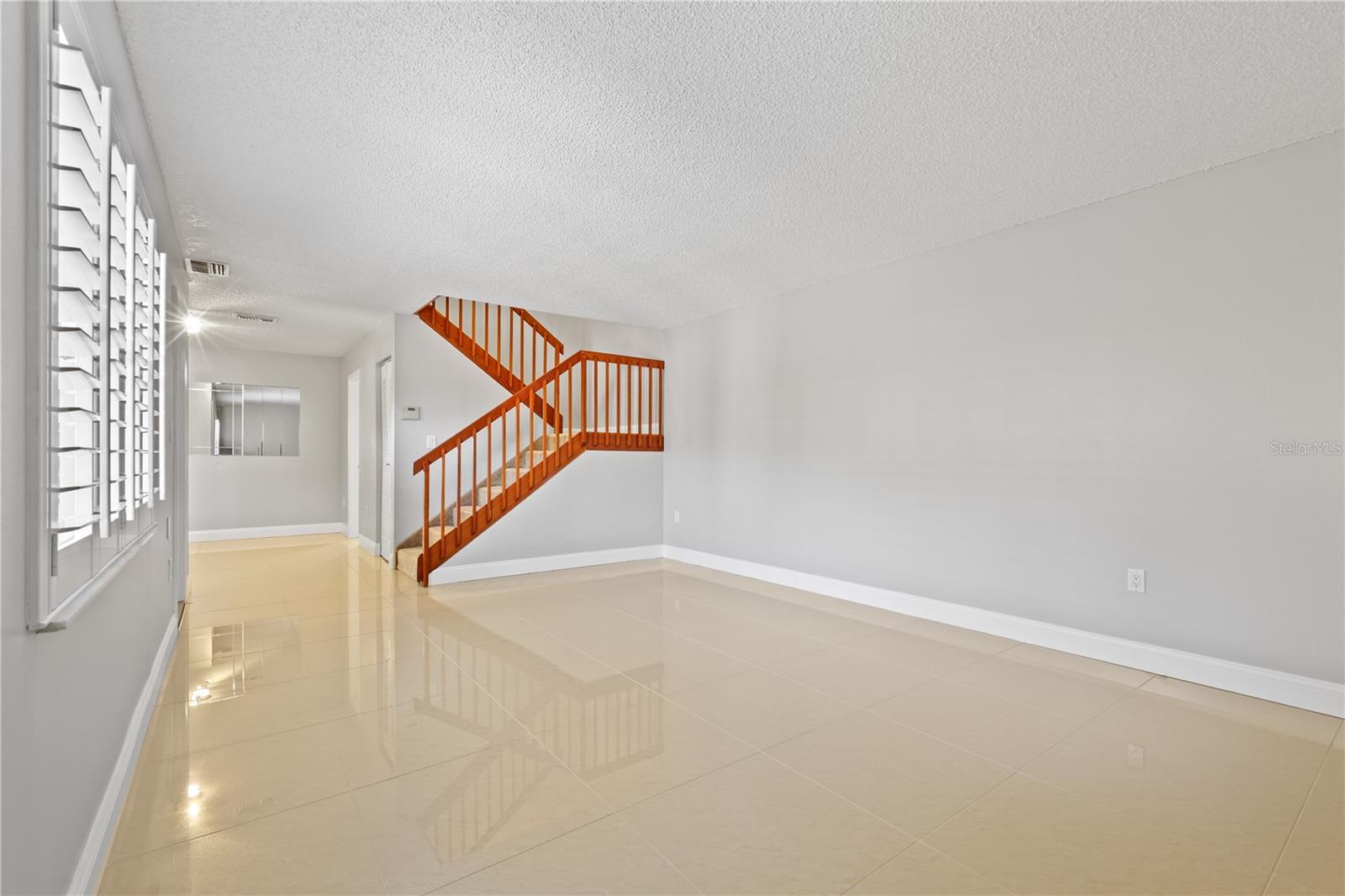 Image 7 of 44 For 5224 Cedarbend Drive 4
