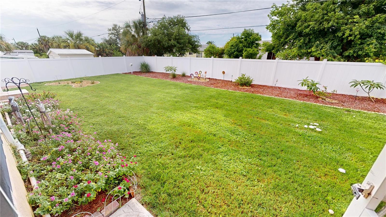 Image 11 of 34 For 18319 Arapahoe Circle