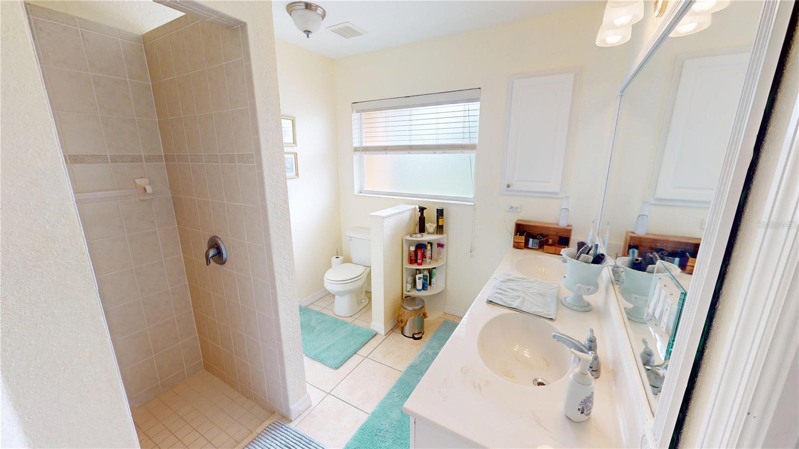 Image 21 of 34 For 18319 Arapahoe Circle