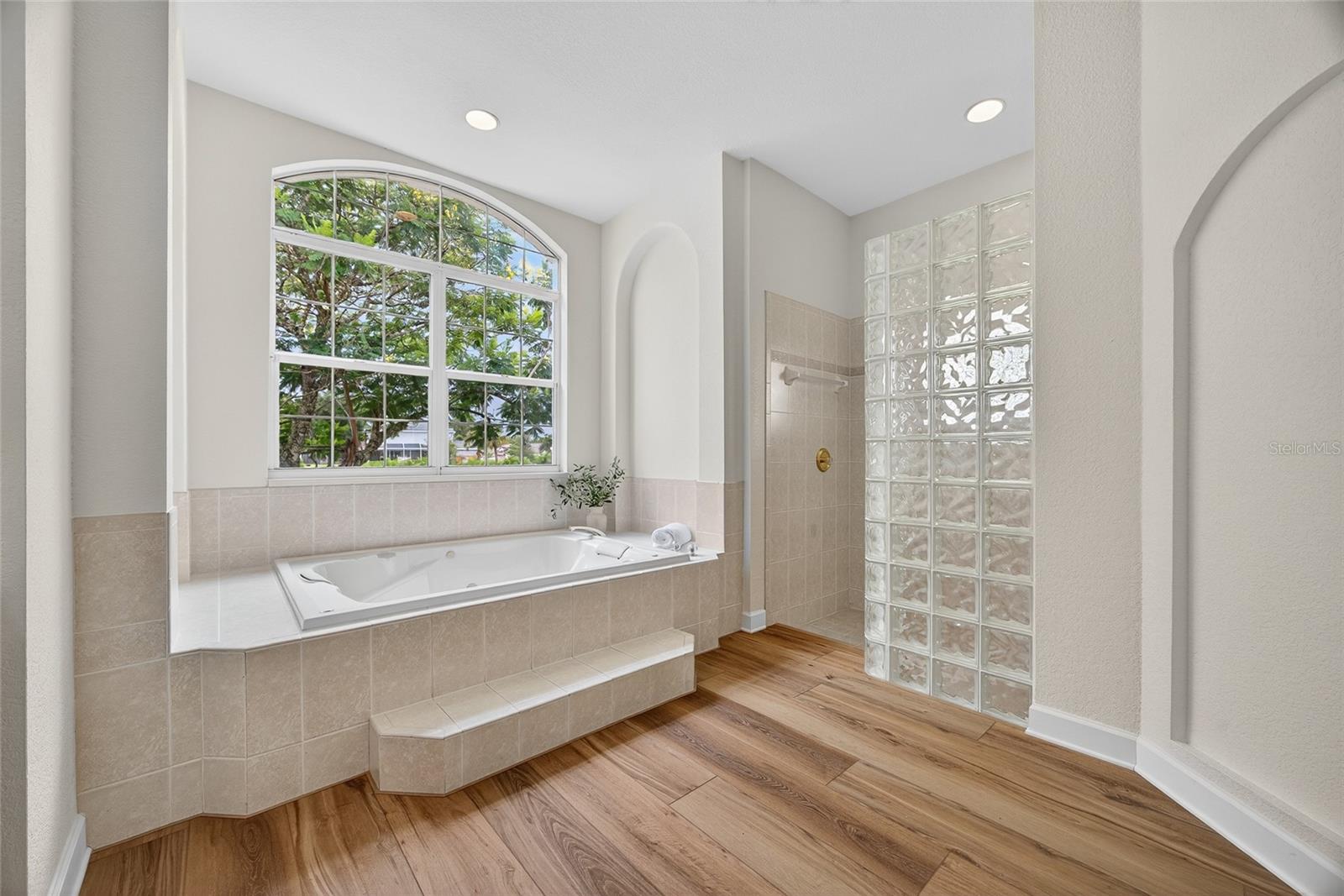 Image 22 of 44 For 11600 Courtly Manor Drive