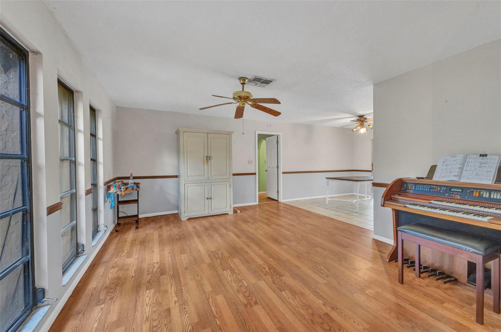 Image 6 of 33 For 21028 Churon Avenue